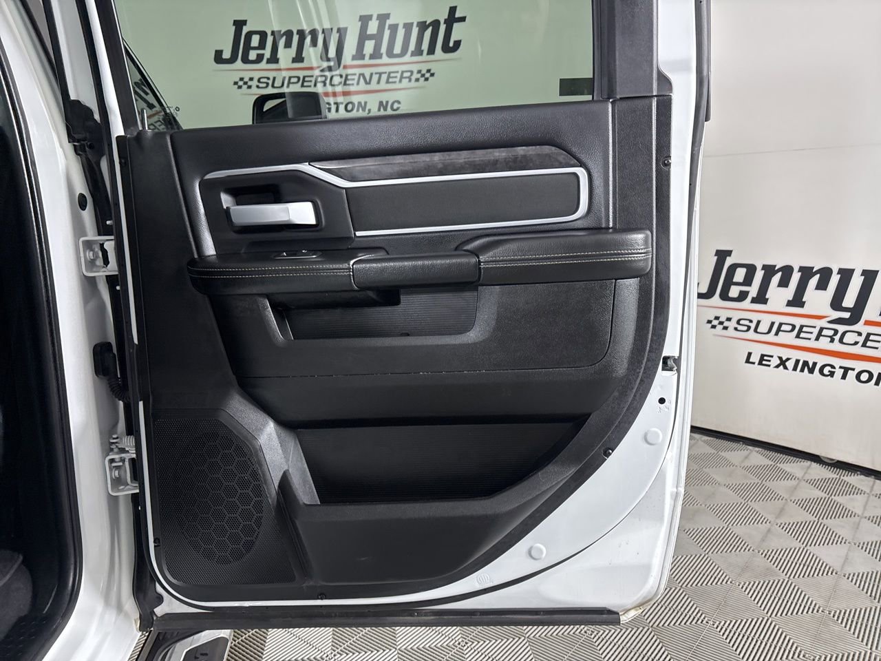 Used 2024 RAM 3500 Big Horn image 24