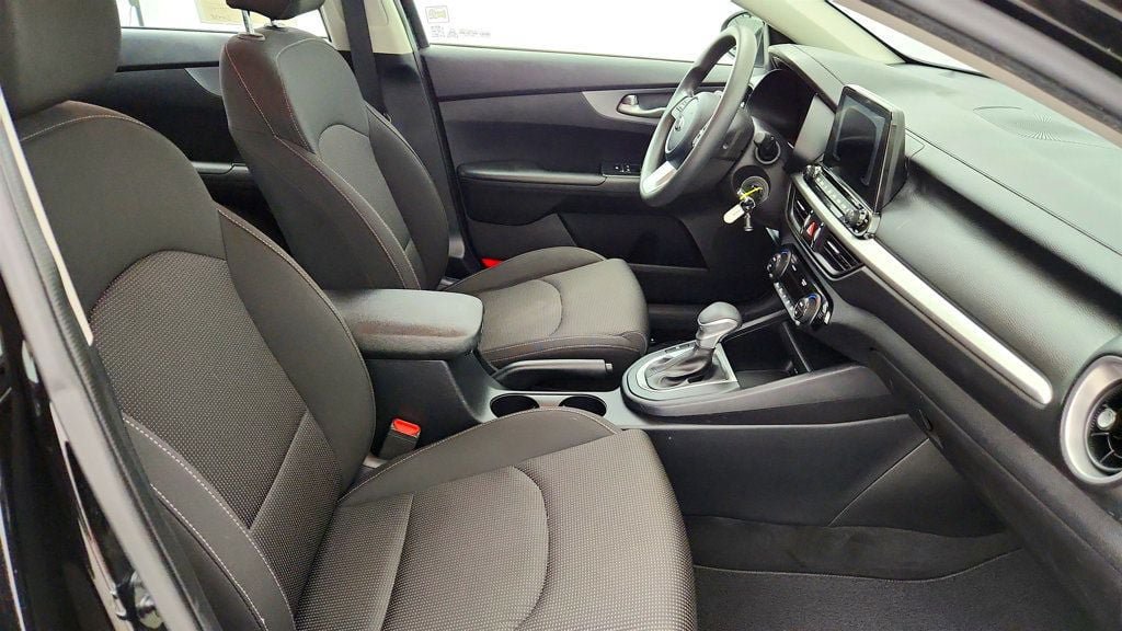 Used 2019 Kia Forte LXS FWD image 23