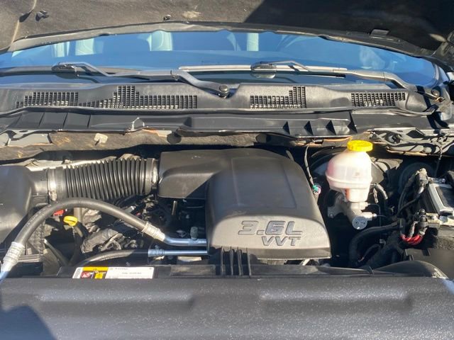 Used 2022 RAM 1500 Classic Warlock w/ Ceramic Gray Warlock Package image 10