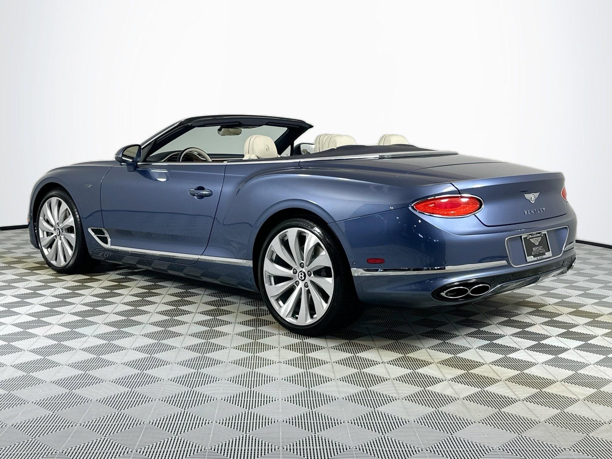 Used 2024 Bentley Continental GT V8 image 3