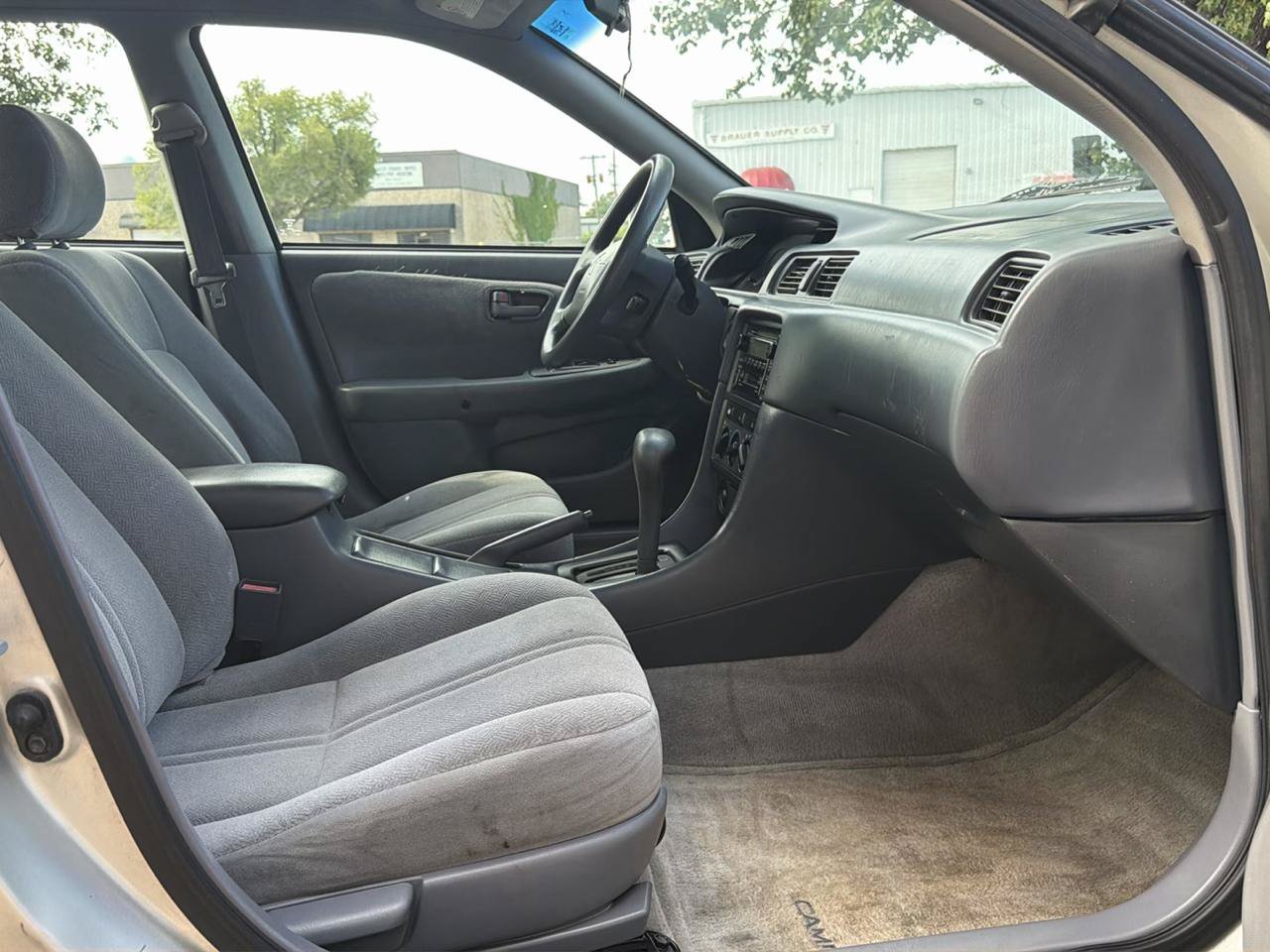 Used 2000 Toyota Camry CE FWD image 27