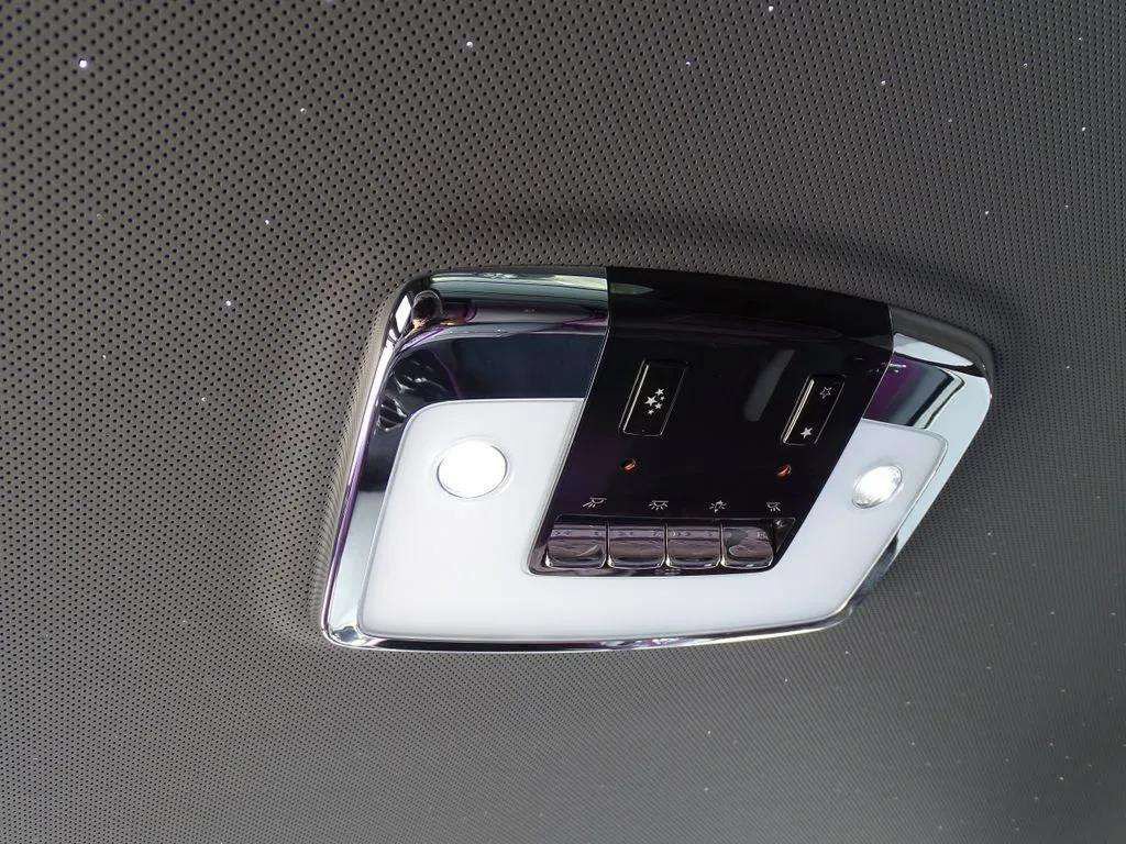 Certified 2025 Rolls-Royce Cullinan AWD/4WD image 22