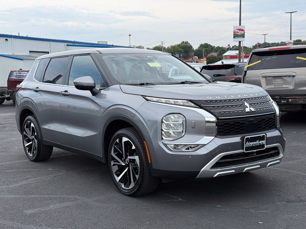 Used 2023 Mitsubishi Outlander SE