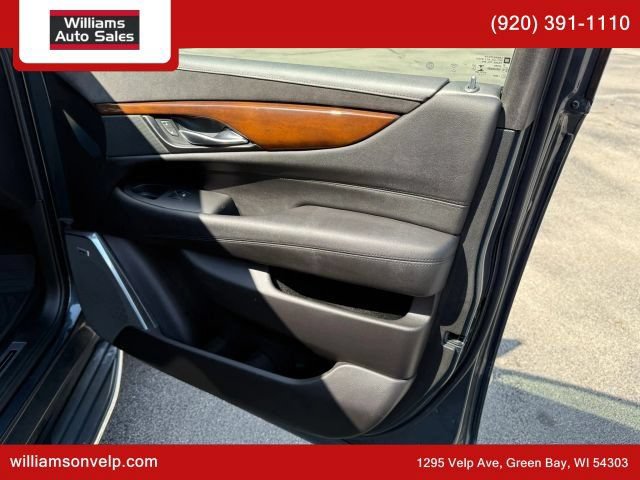 Used 2019 Cadillac Escalade Luxury AWD/4WD image 17