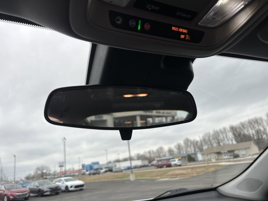 Used 2025 Chevrolet Malibu LT image 32