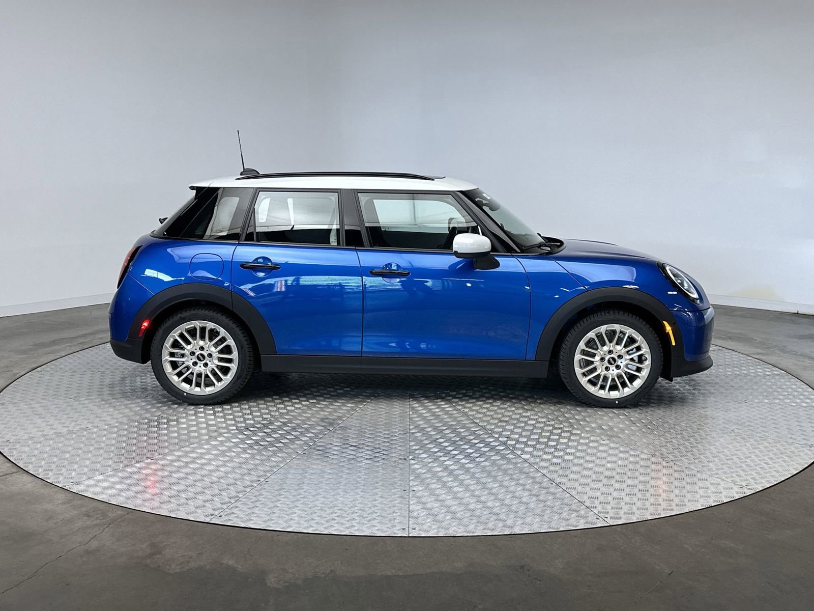 New 2026 MINI Cooper 4-Door Hardtop FWD image 10