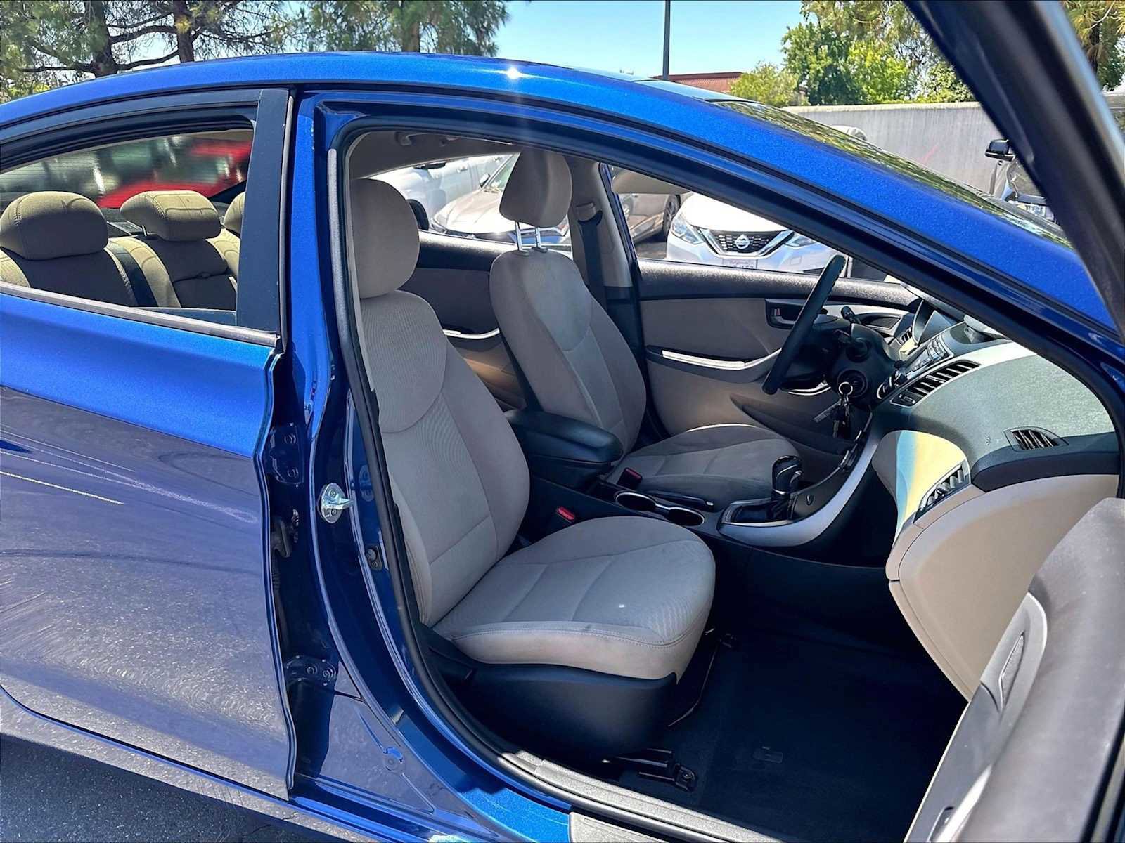 Used 2015 Hyundai Elantra SE w/ Option Group 02 FWD image 10
