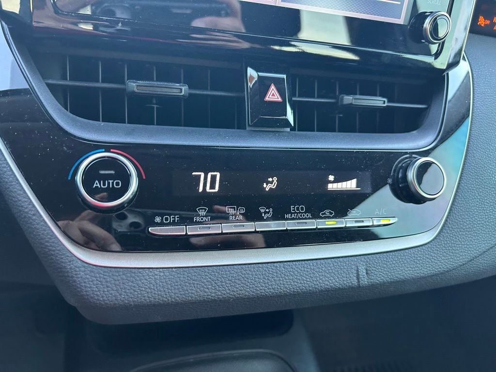 Used 2020 Toyota Corolla LE FWD image 26