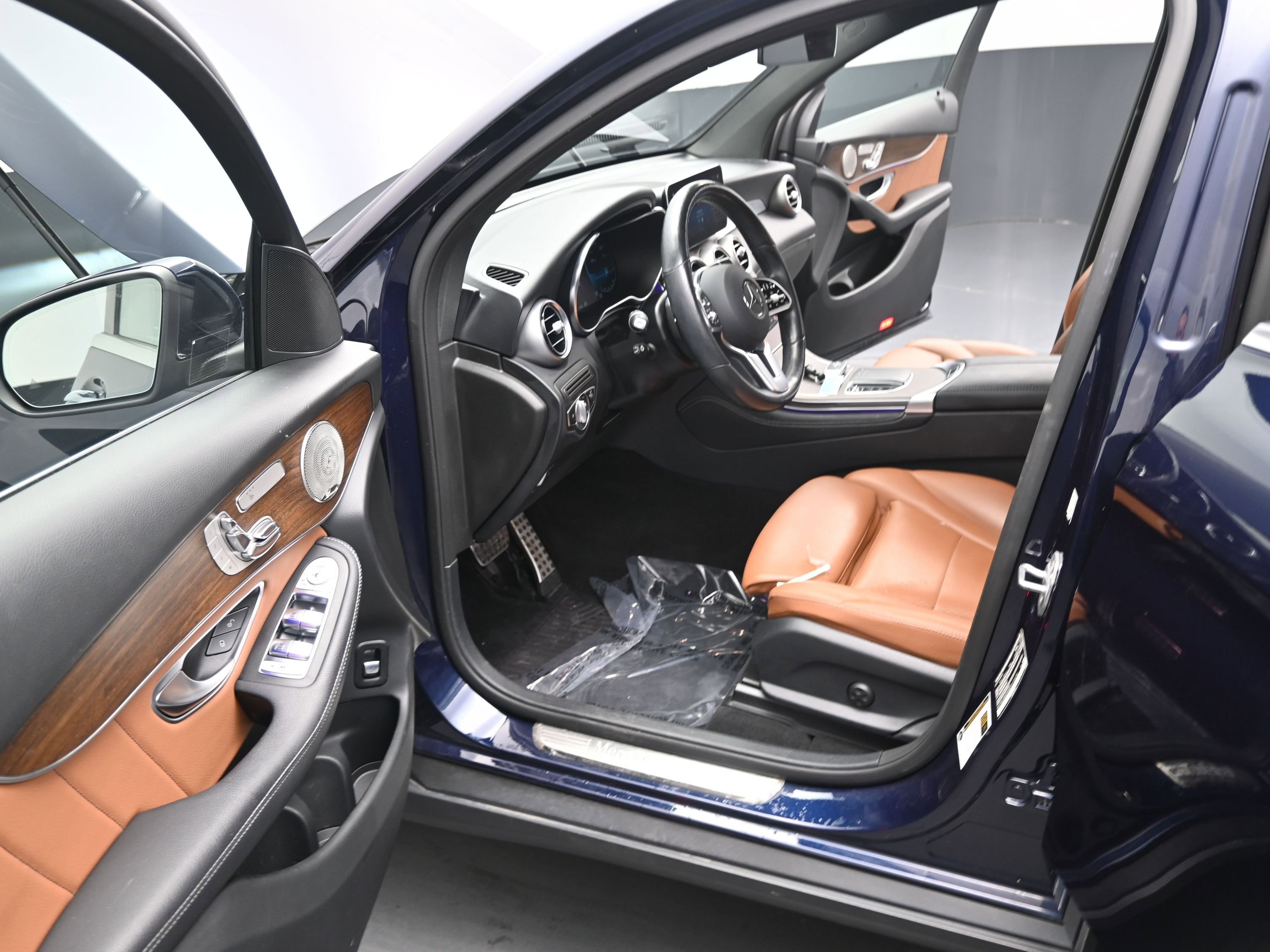 Used 2021 Mercedes-Benz GLC 300 4MATIC Coupe image 5