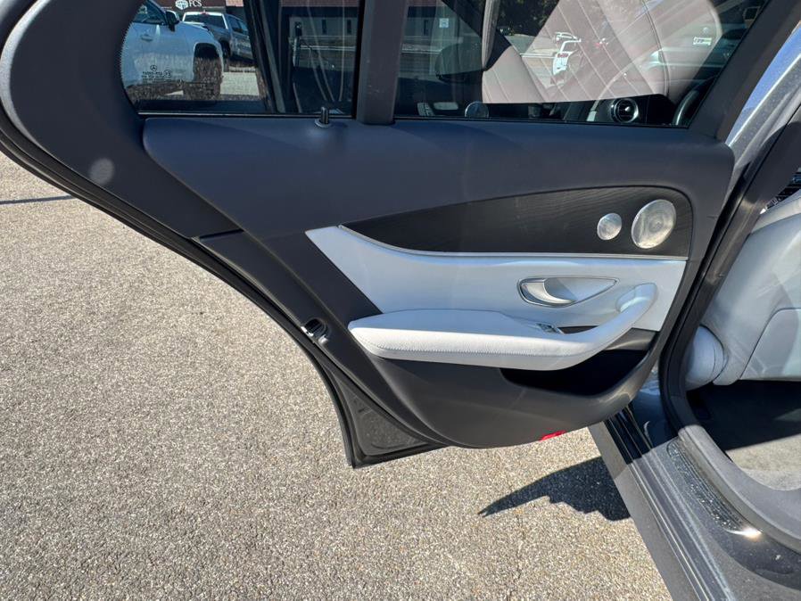 Used 2021 Mercedes-Benz E 350 4MATIC Sedan image 15