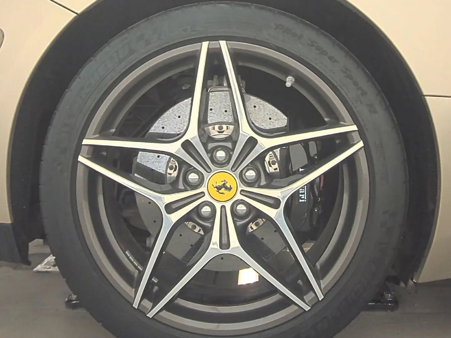 Used 2018 Ferrari California T image 11