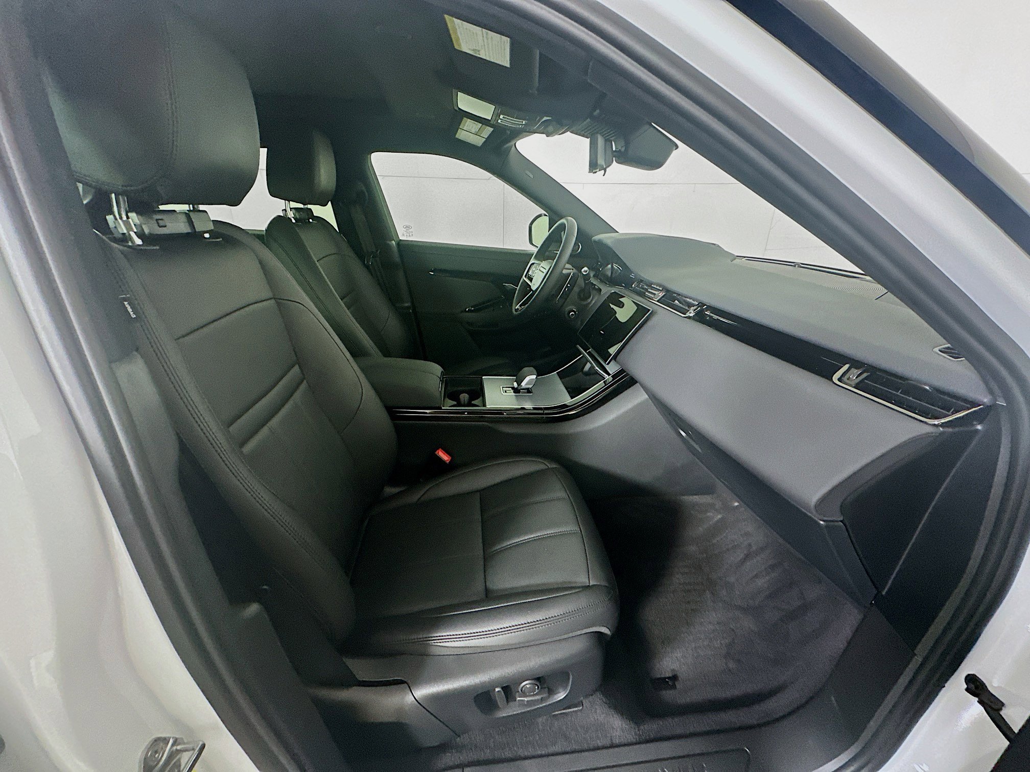 Used 2025 Land Rover Range Rover Evoque S image 34