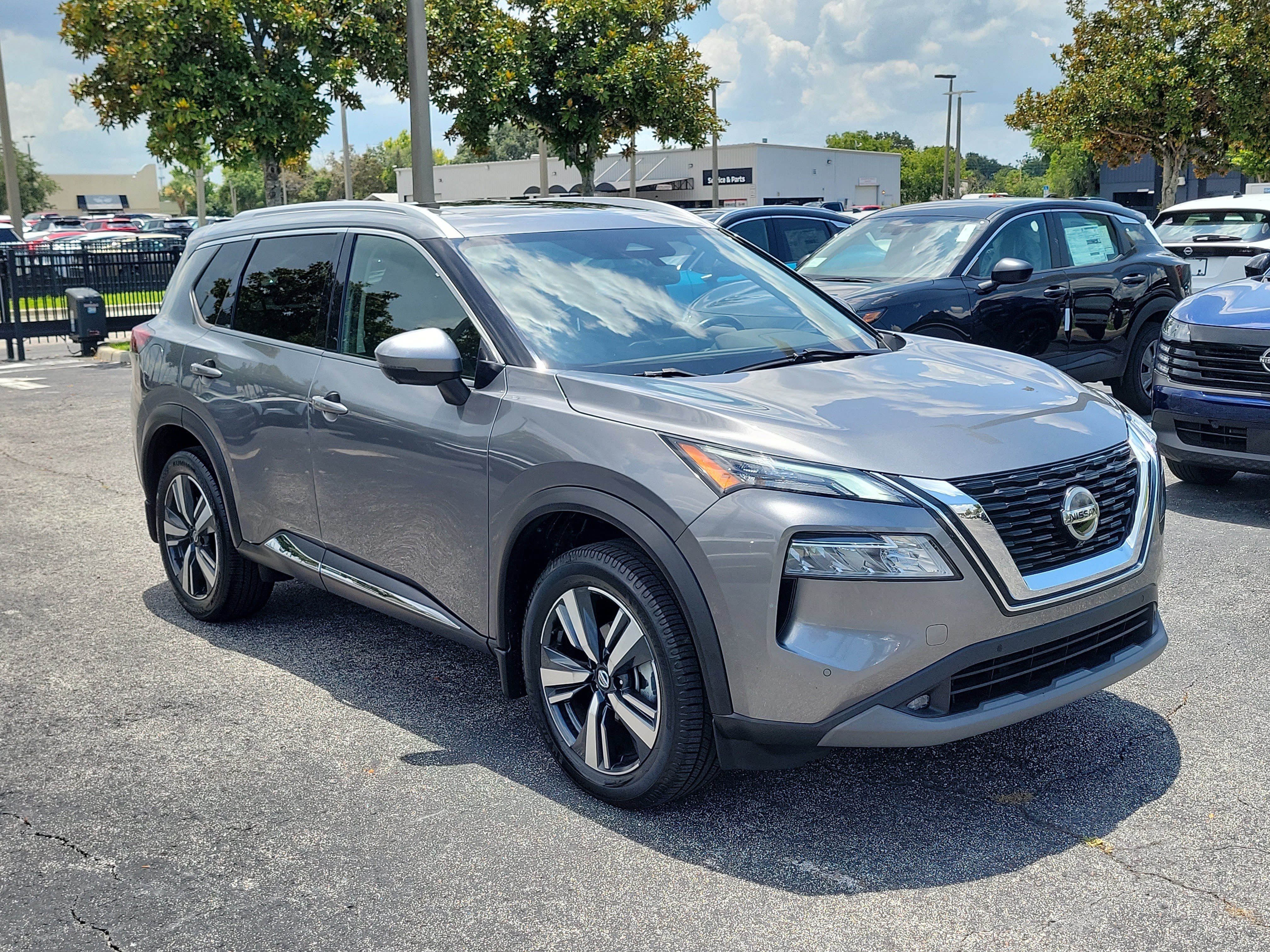 Certified 2021 Nissan Rogue SL w/ Premium Package FWD image 3