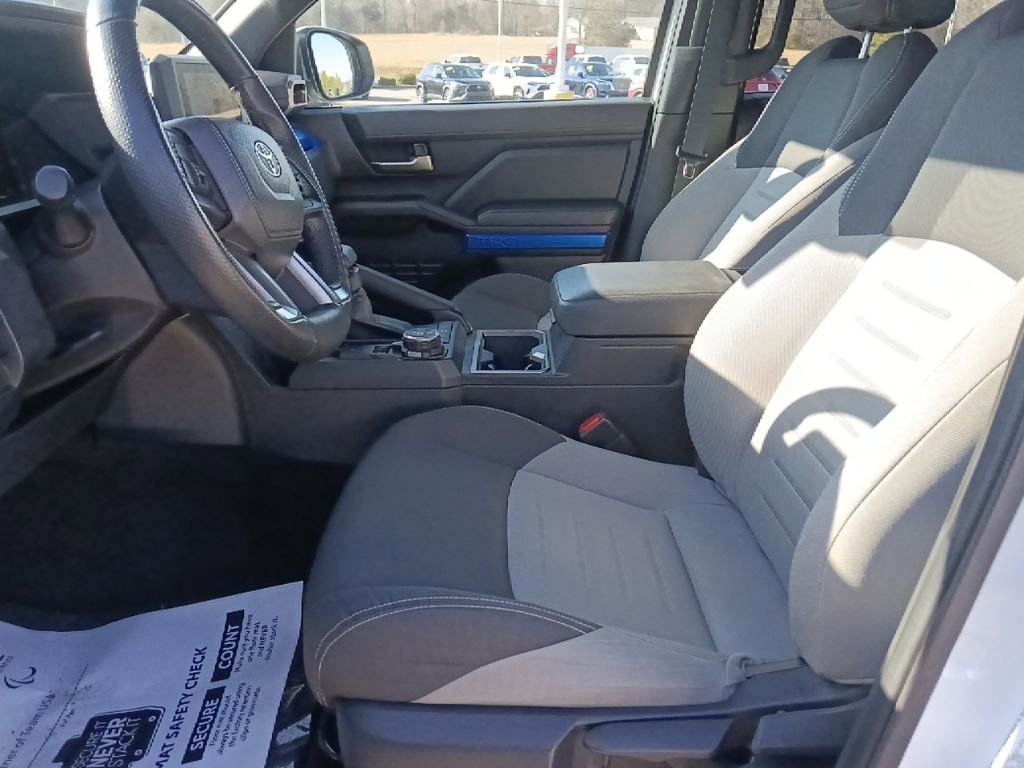 Used 2024 Toyota Tacoma TRD Off-Road image 15