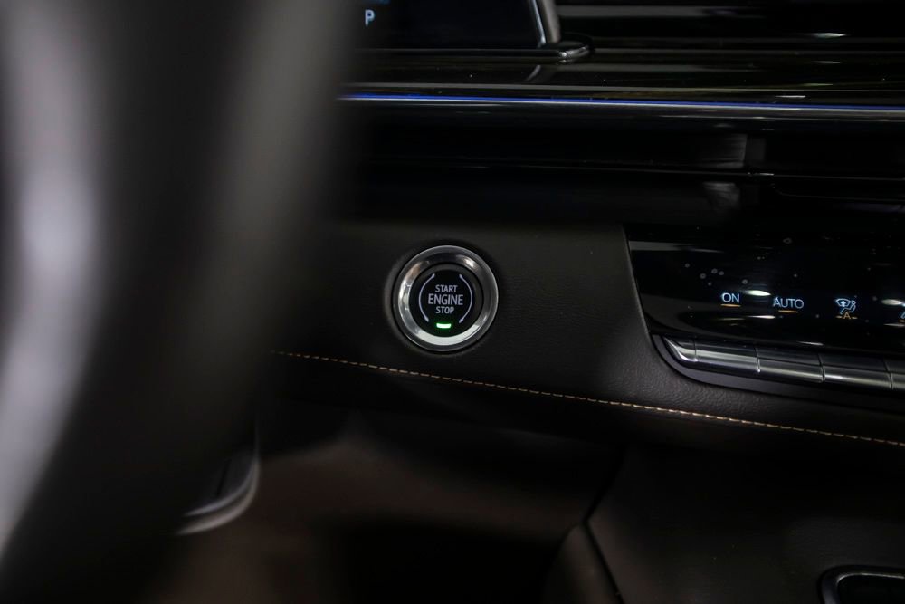 Used 2021 Cadillac Escalade ESV Premium Luxury w/ Driver Assist Tech Package image 40