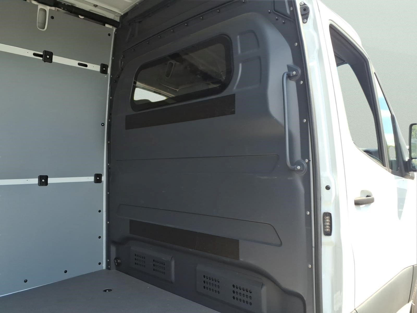 Used 2024 Mercedes-Benz Sprinter 2500 image 15