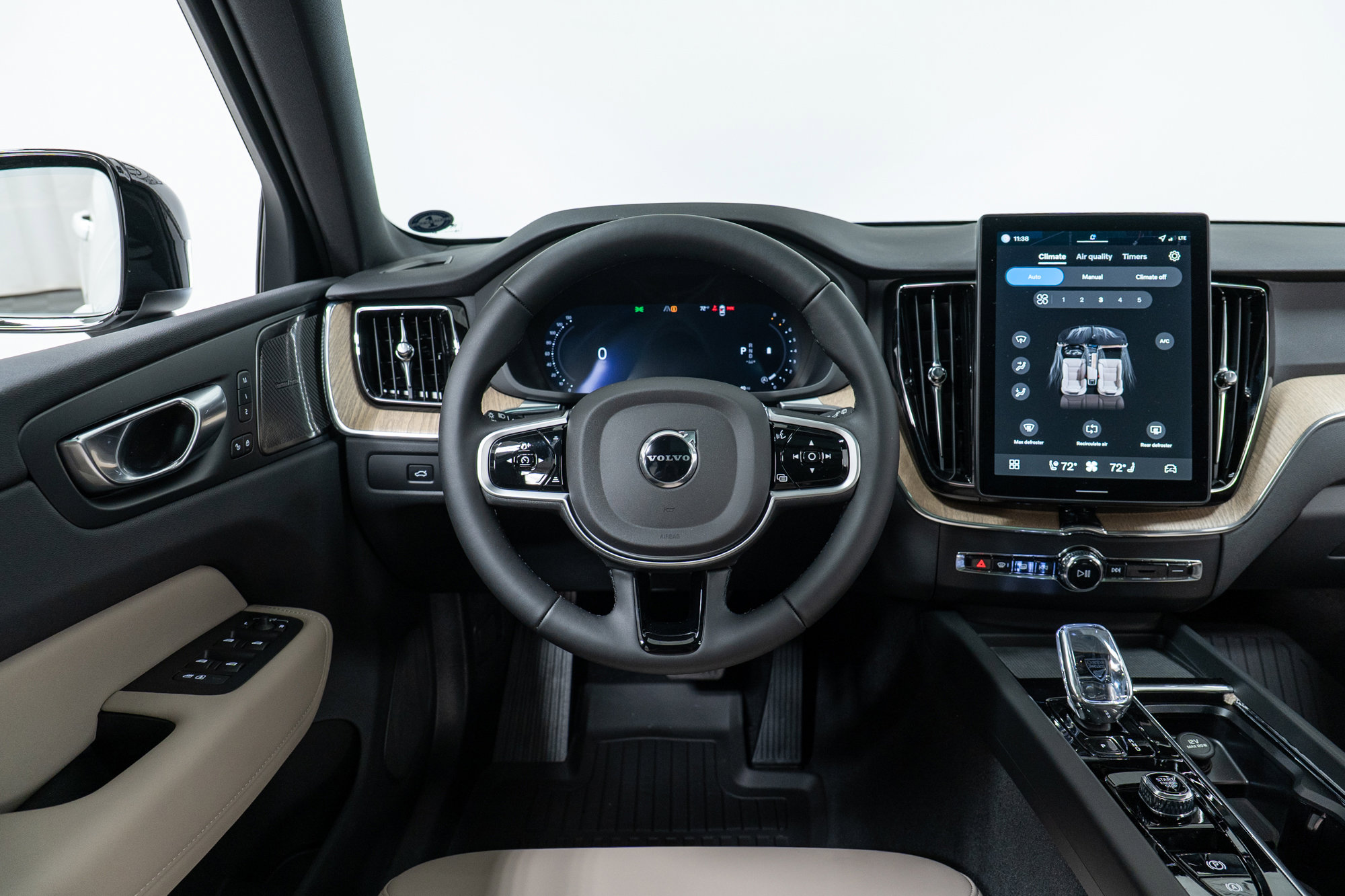 New 2026 Volvo XC60 B5 Plus w/ Climate Package image 17