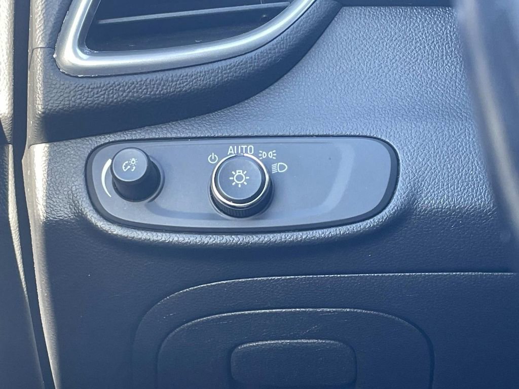 Used 2019 Chevrolet Trax LT w/ LT Convenience Package image 27