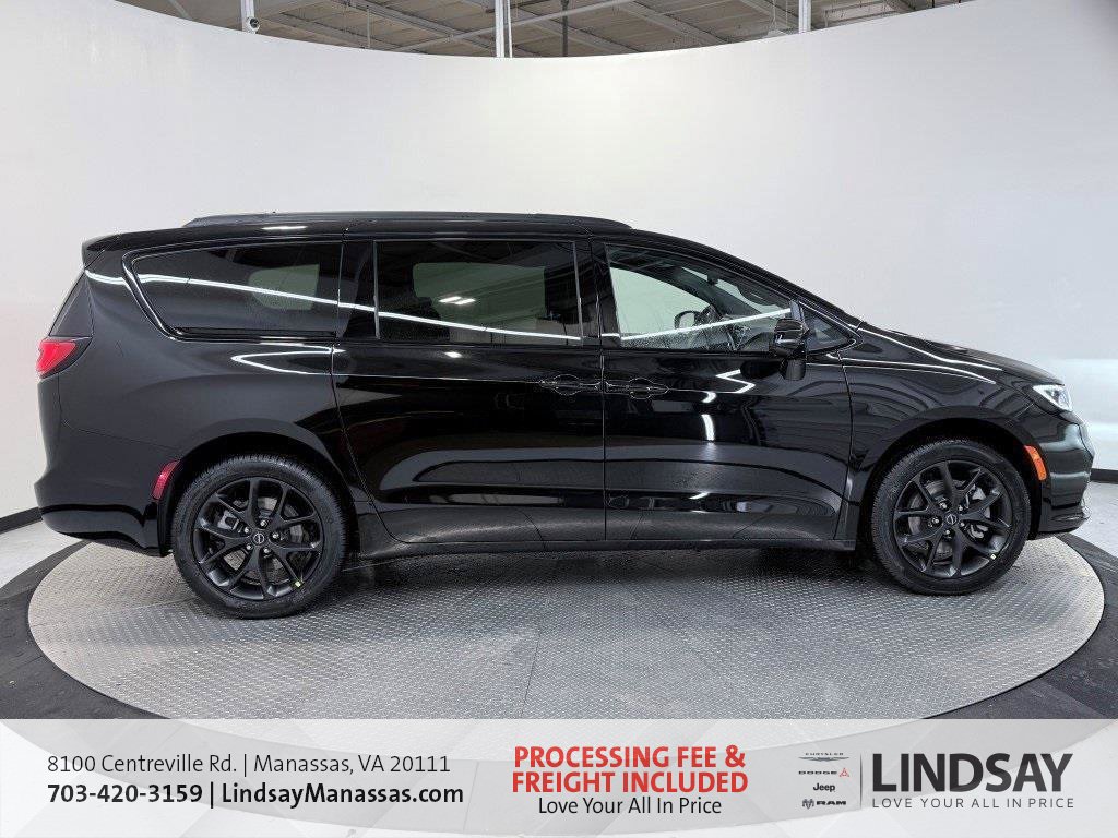 New 2026 Chrysler Pacifica Limited w/ S Appearance Package AWD/4WD image 3