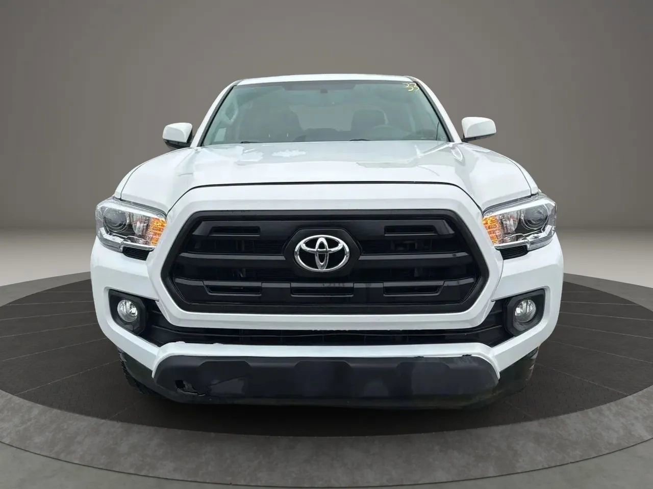 Used 2017 Toyota Tacoma SR5 image 2