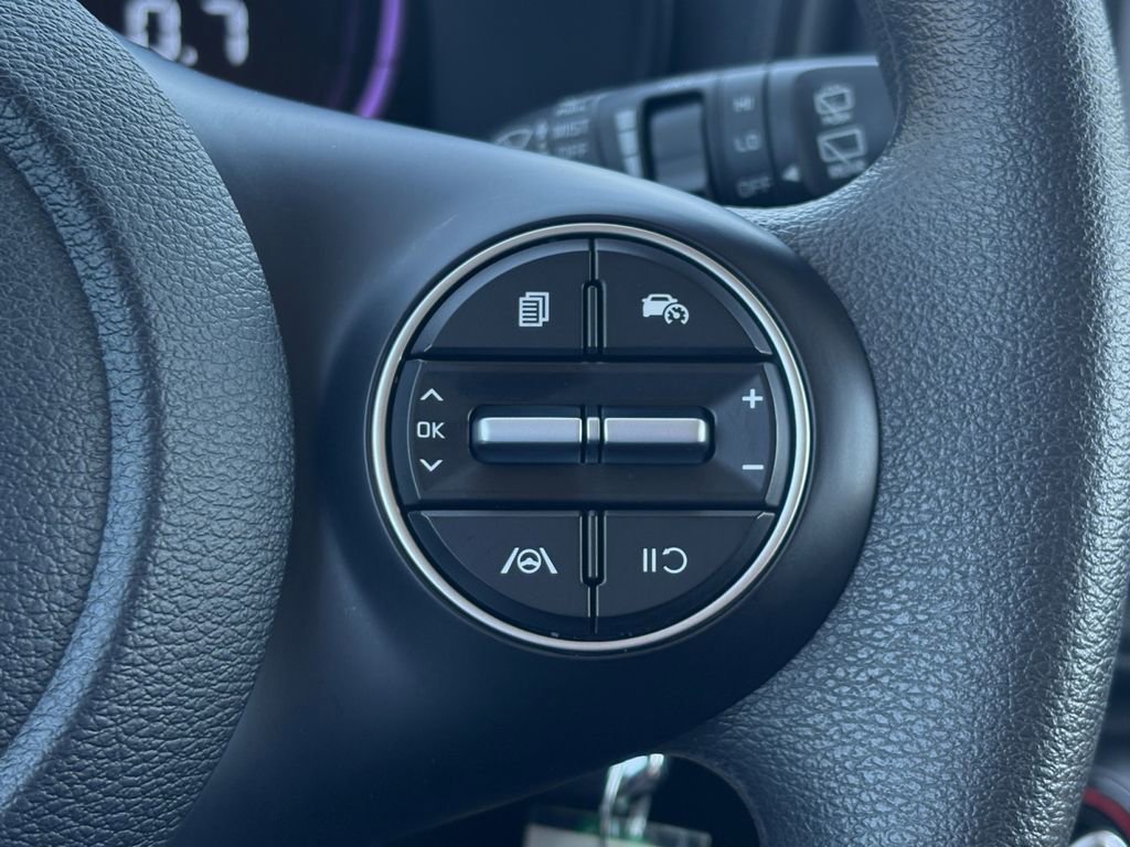 Used 2025 Kia Soul LX FWD image 16