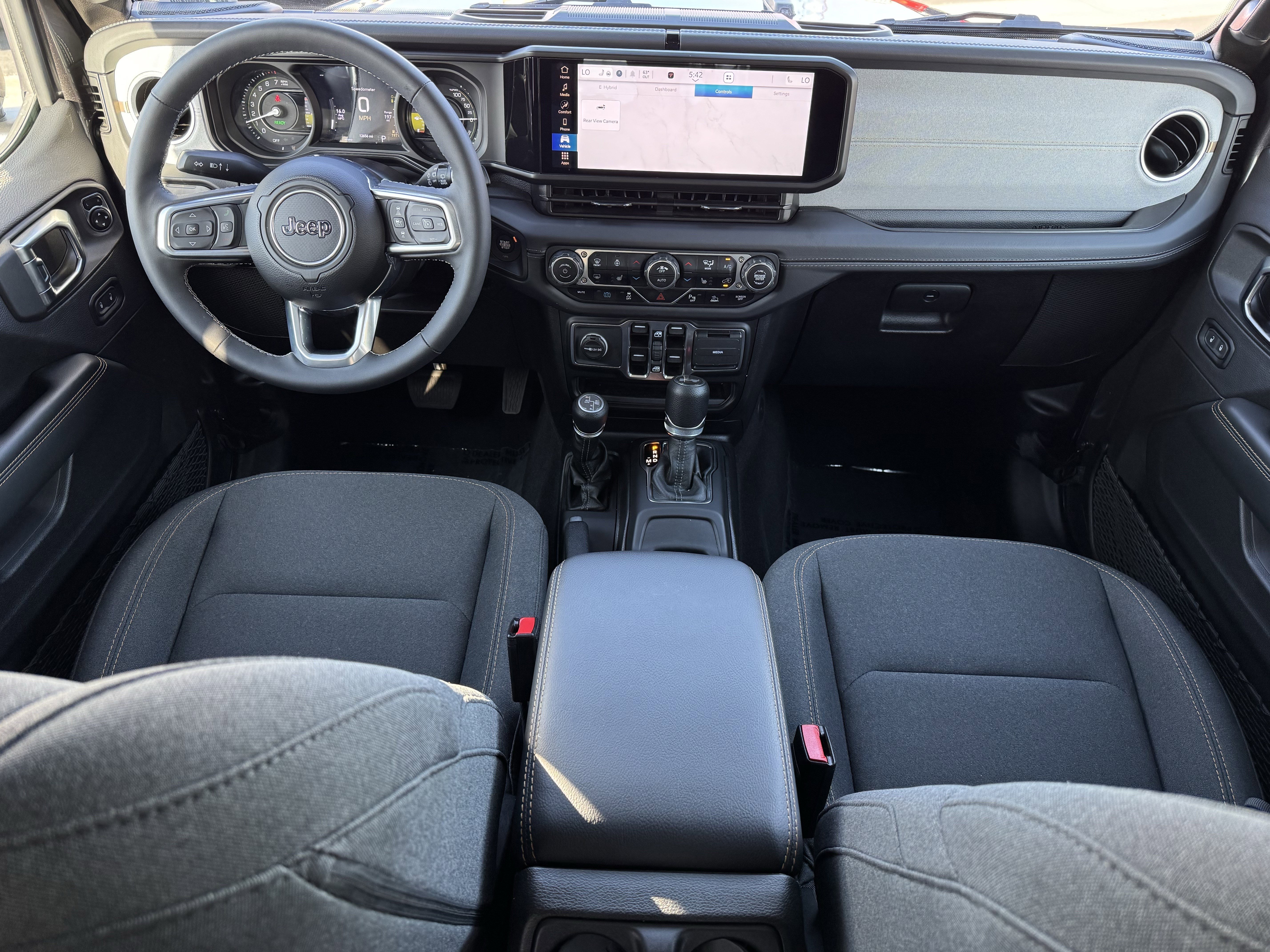 Used 2025 Jeep Wrangler Unlimited Sahara w/ Safety Group AWD/4WD image 27