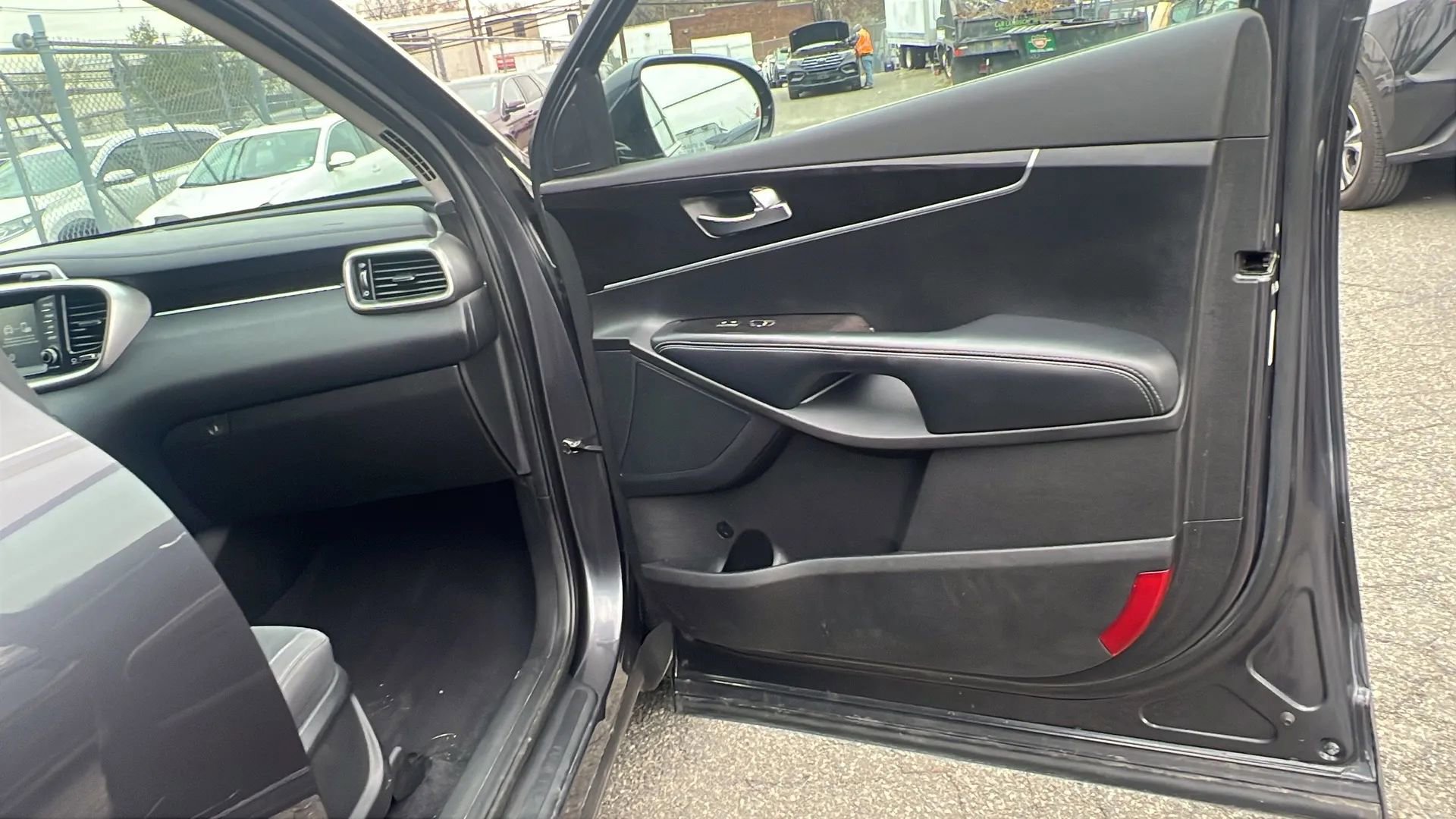 Used 2018 Kia Sorento LX image 29