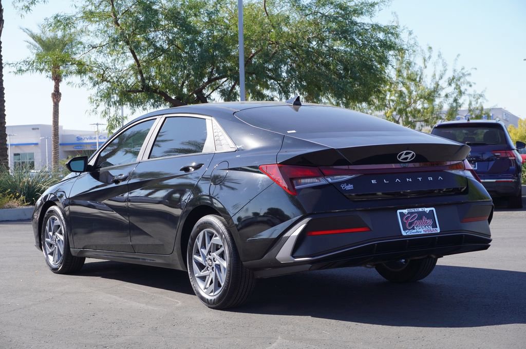 Used 2024 Hyundai Elantra SEL image 3