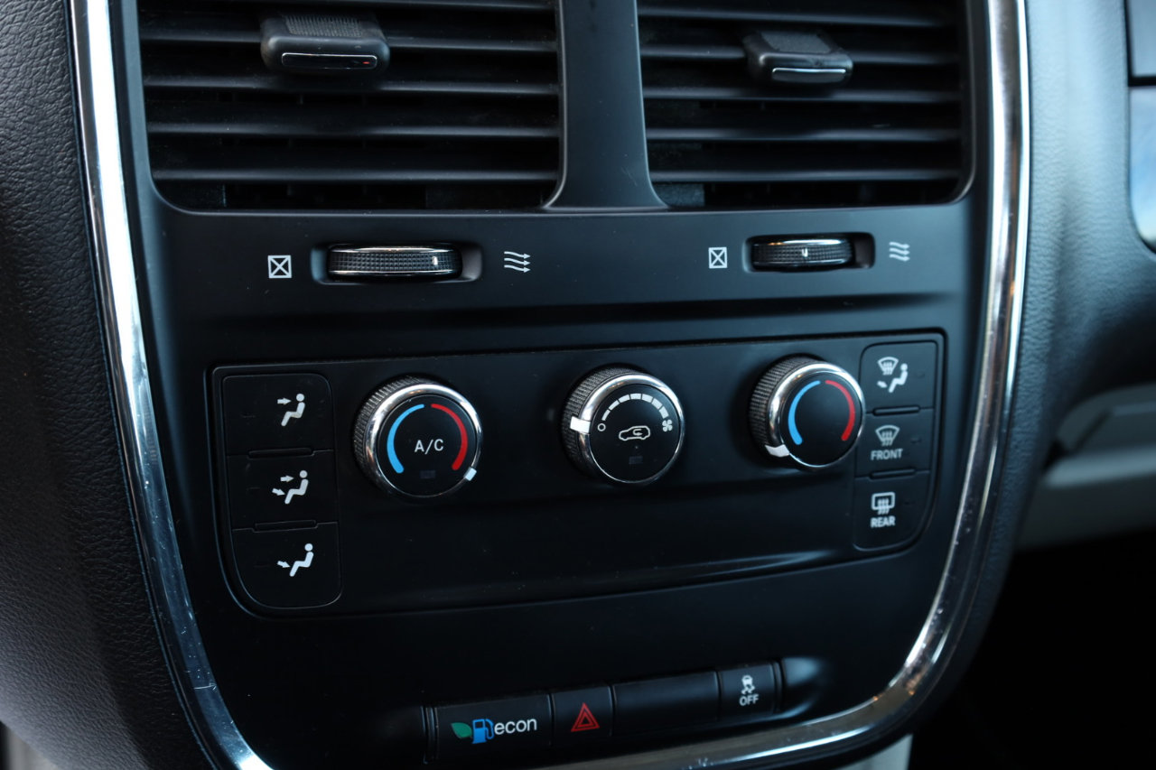 Used 2016 Dodge Grand Caravan American Value Package image 11