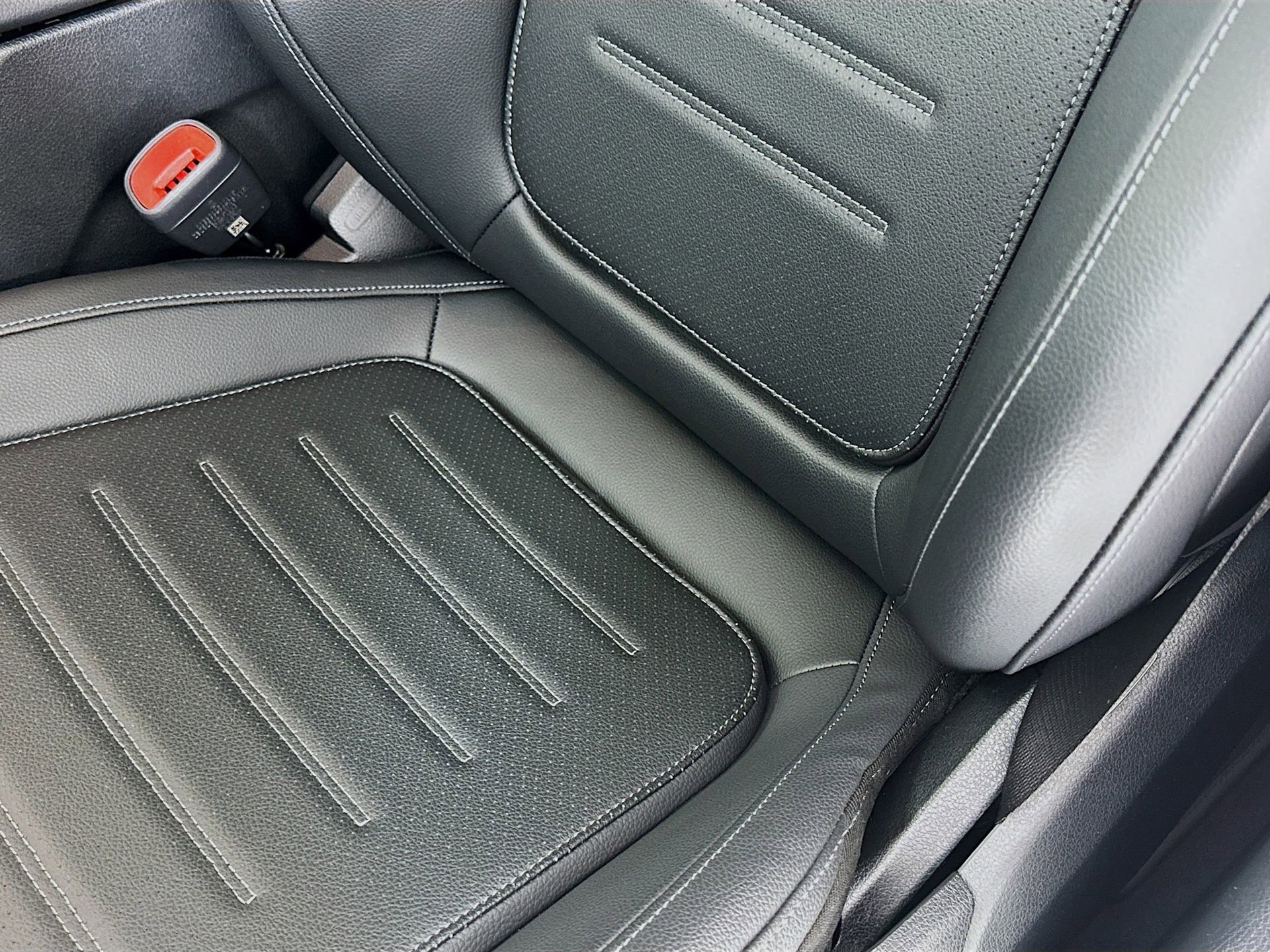 Used 2025 Mercedes-Benz GLC 300 4MATIC image 21