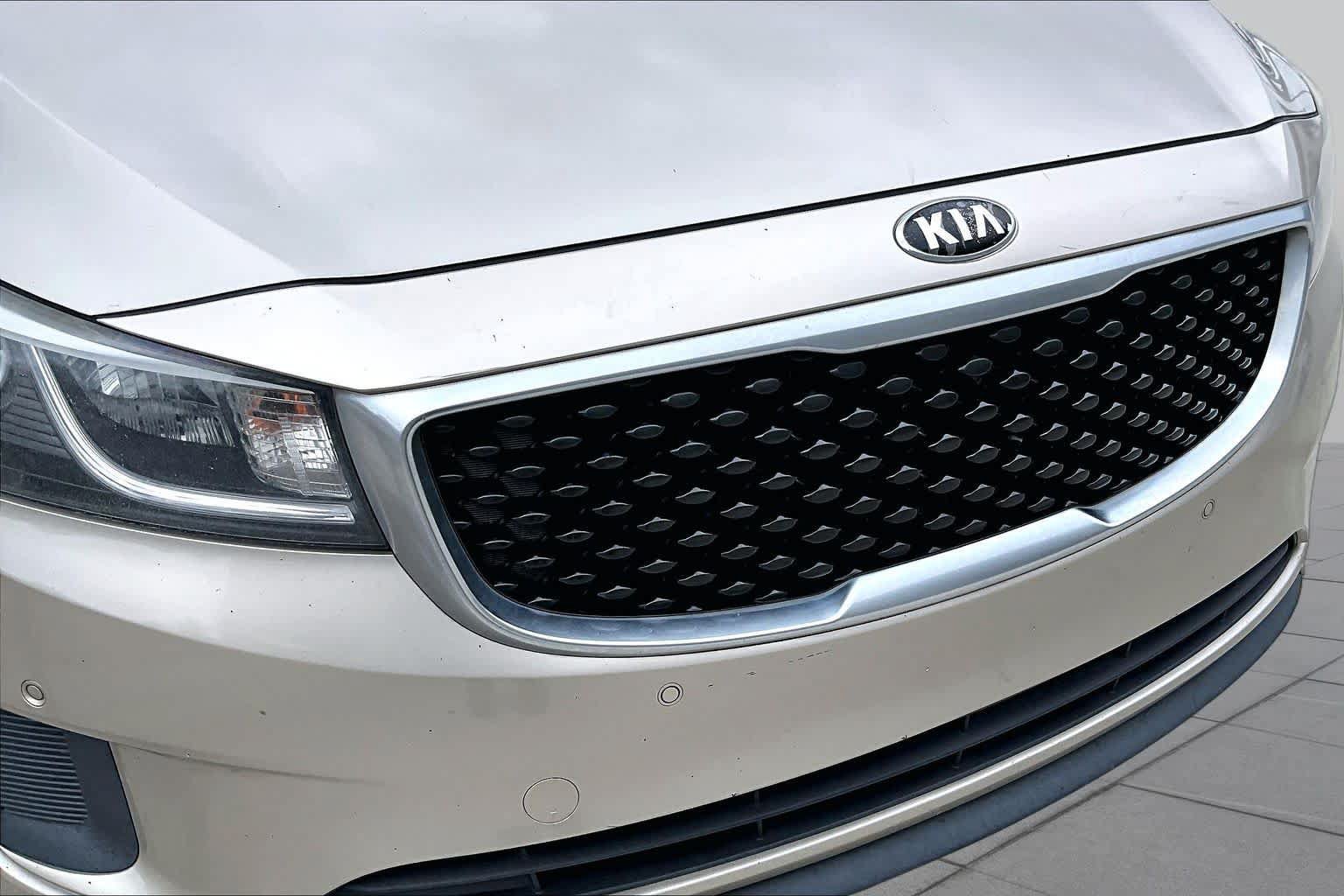 Used 2017 Kia Sedona LX w/ LX Essentials Premium Package FWD image 26