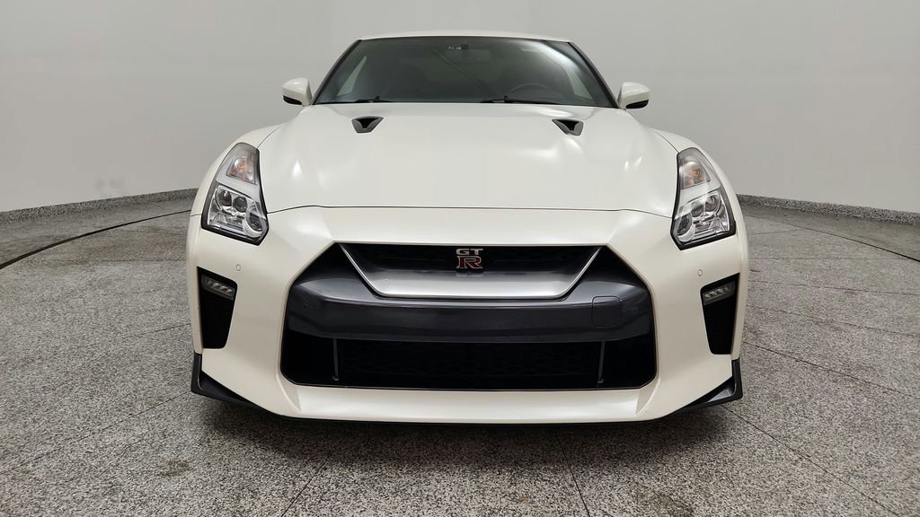 Used 2018 Nissan GT-R Premium image 3