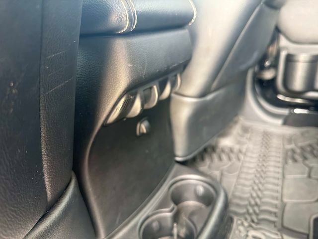 Used 2016 Jeep Wrangler Unlimited Sport AWD/4WD image 17