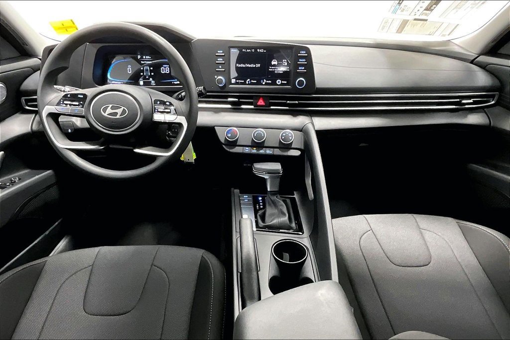 New 2026 Hyundai Elantra SE FWD image 5