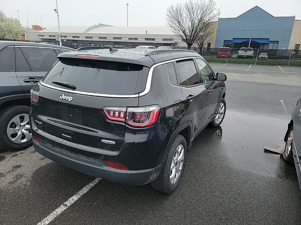 Used 2025 Jeep Compass Latitude w/ Sun & Sound Group image 7