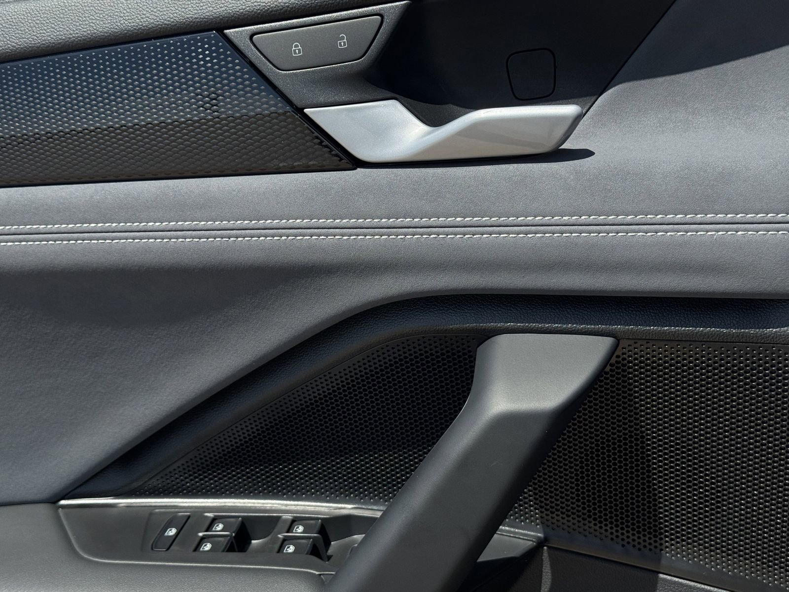 New 2026 Volkswagen Tiguan SE R-Line FWD image 24