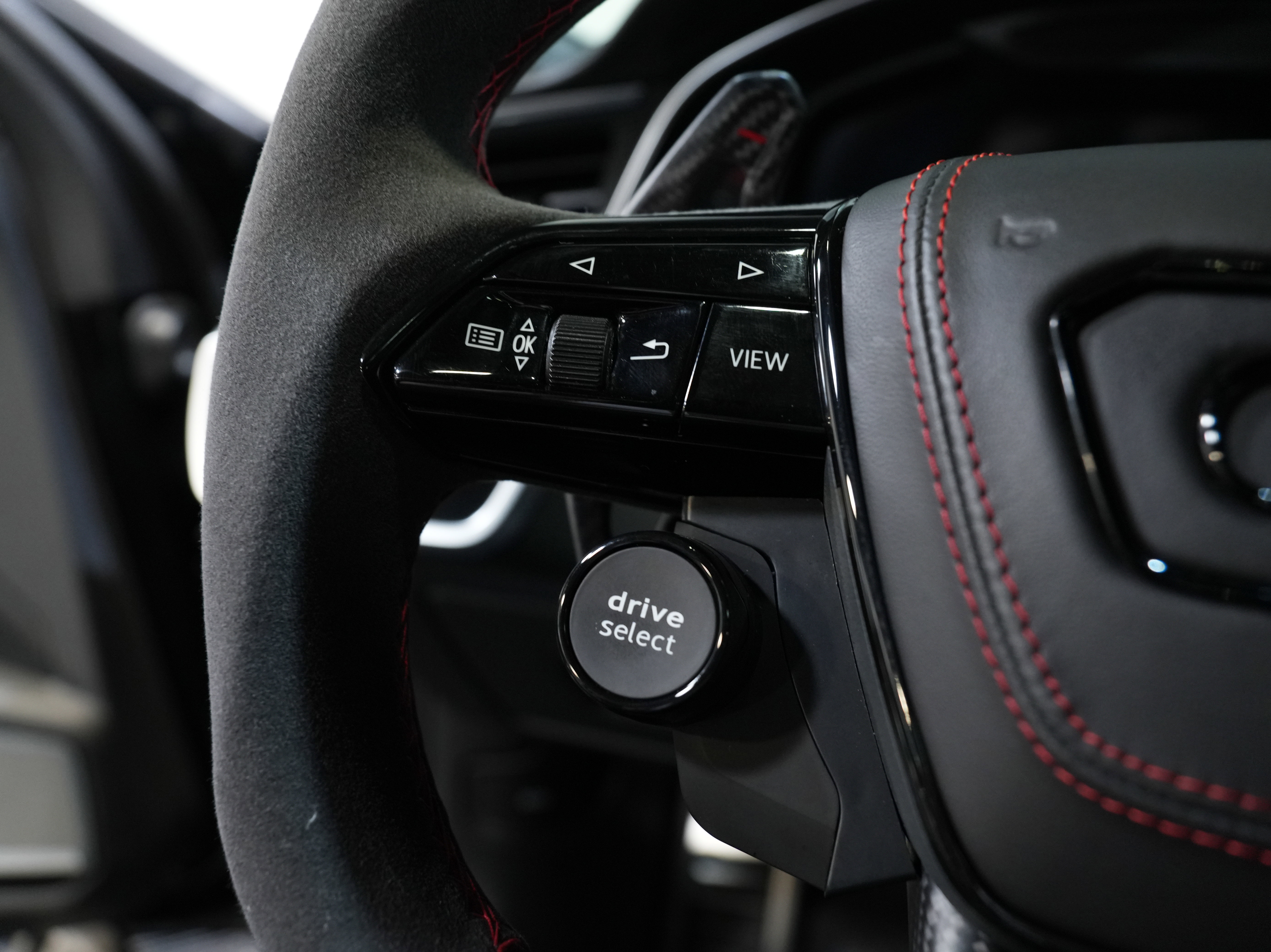 Used 2021 Audi RS 6 w/ Carbon Optic Package image 41