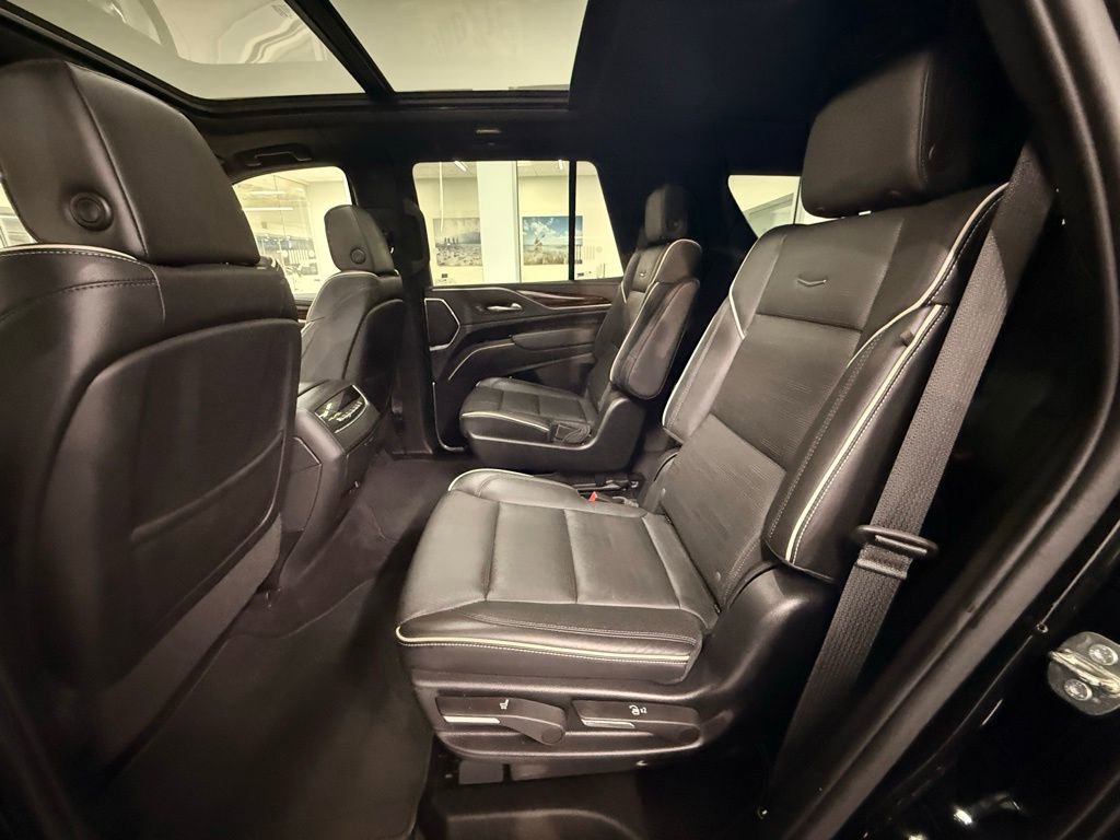 Used 2023 Cadillac Escalade Premium Luxury image 24