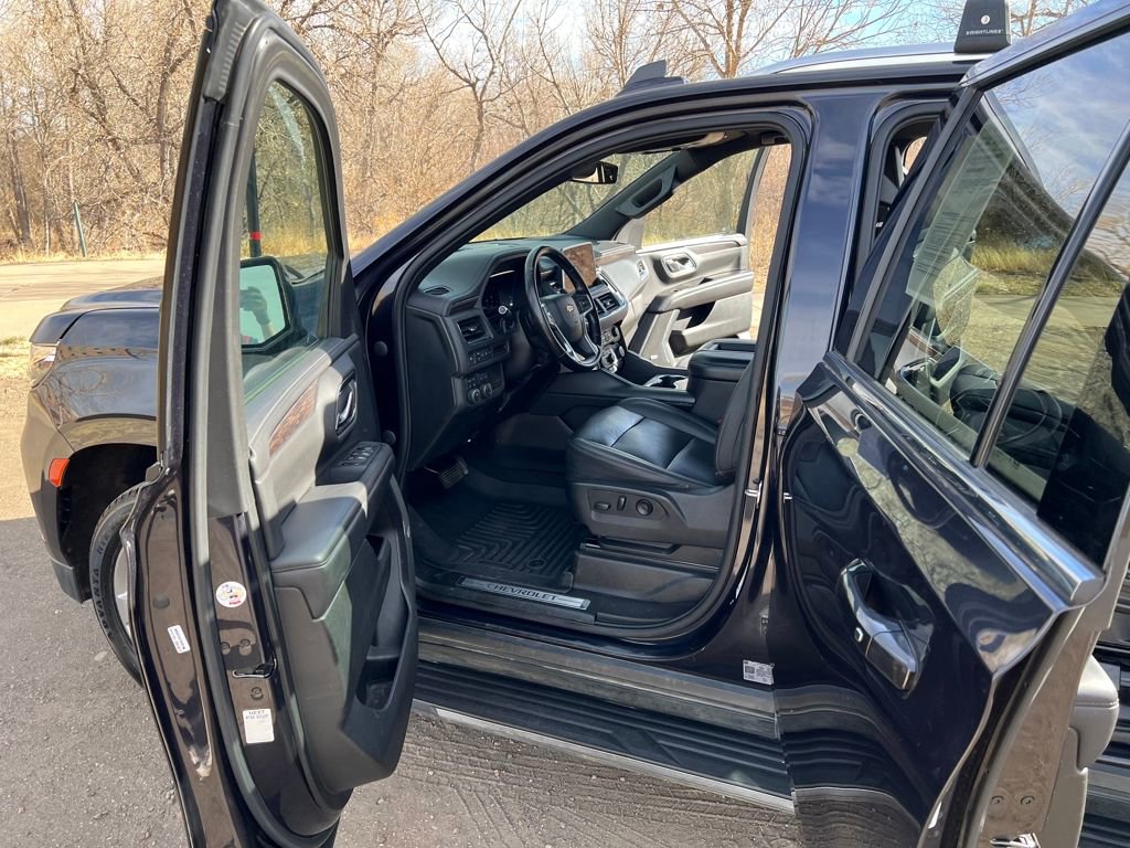 Used 2022 Chevrolet Suburban LT image 7