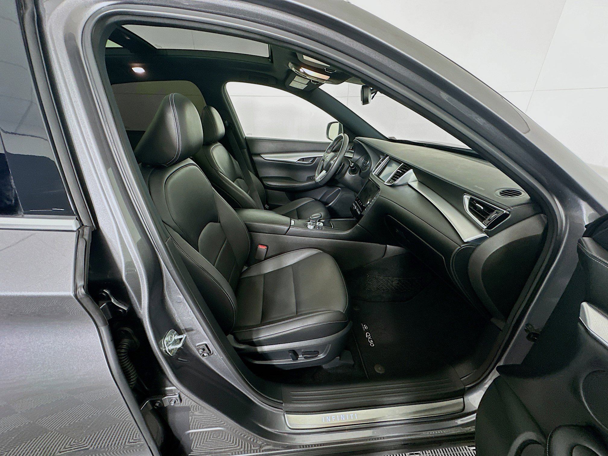 Used 2021 INFINITI QX50 Luxe w/ Appearance Package image 31