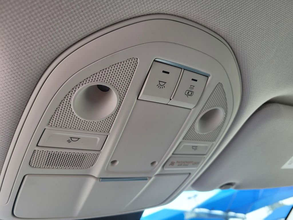 Used 2022 Genesis G70 2.0T image 27