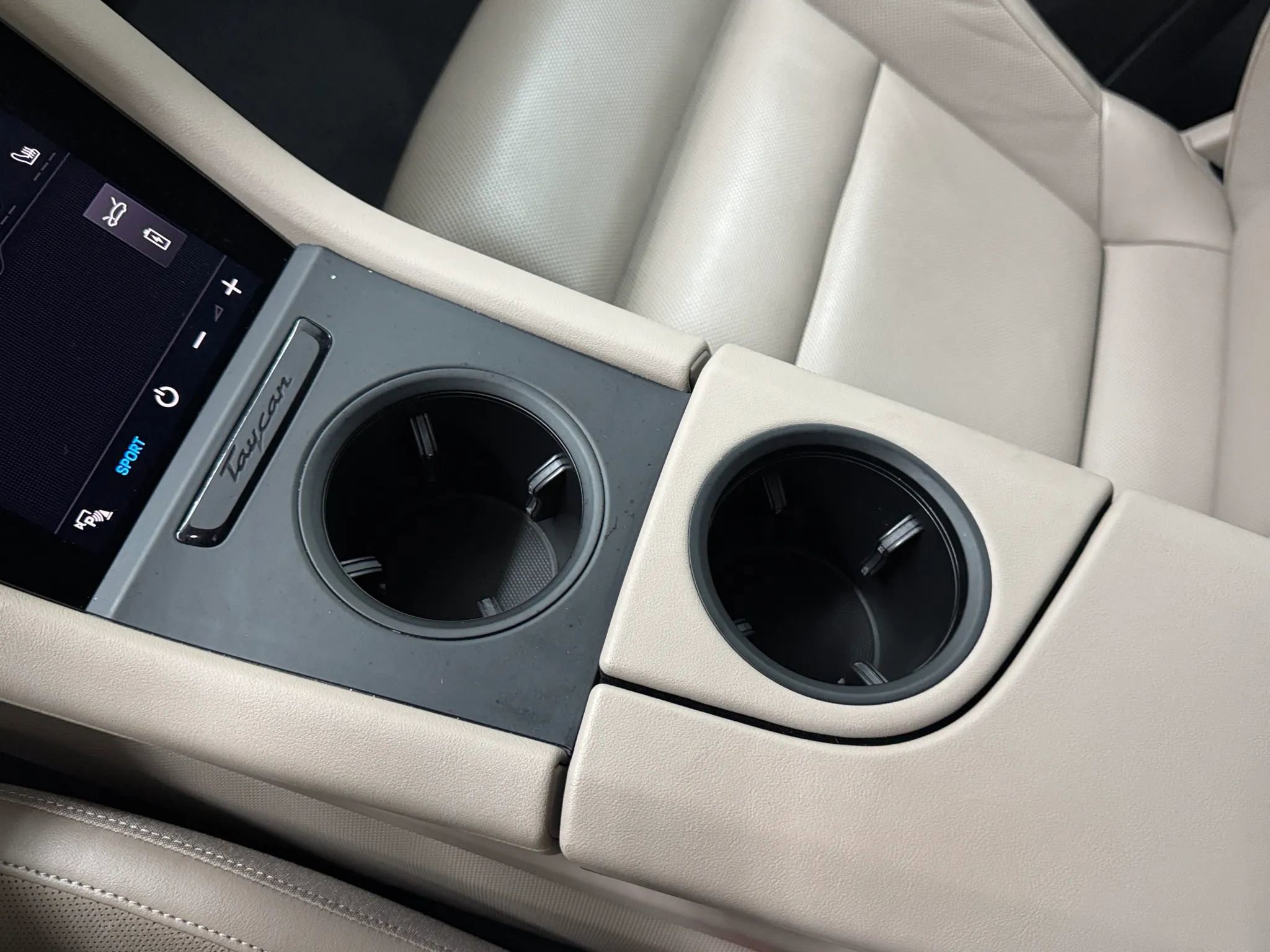 Used 2021 Porsche Taycan image 25