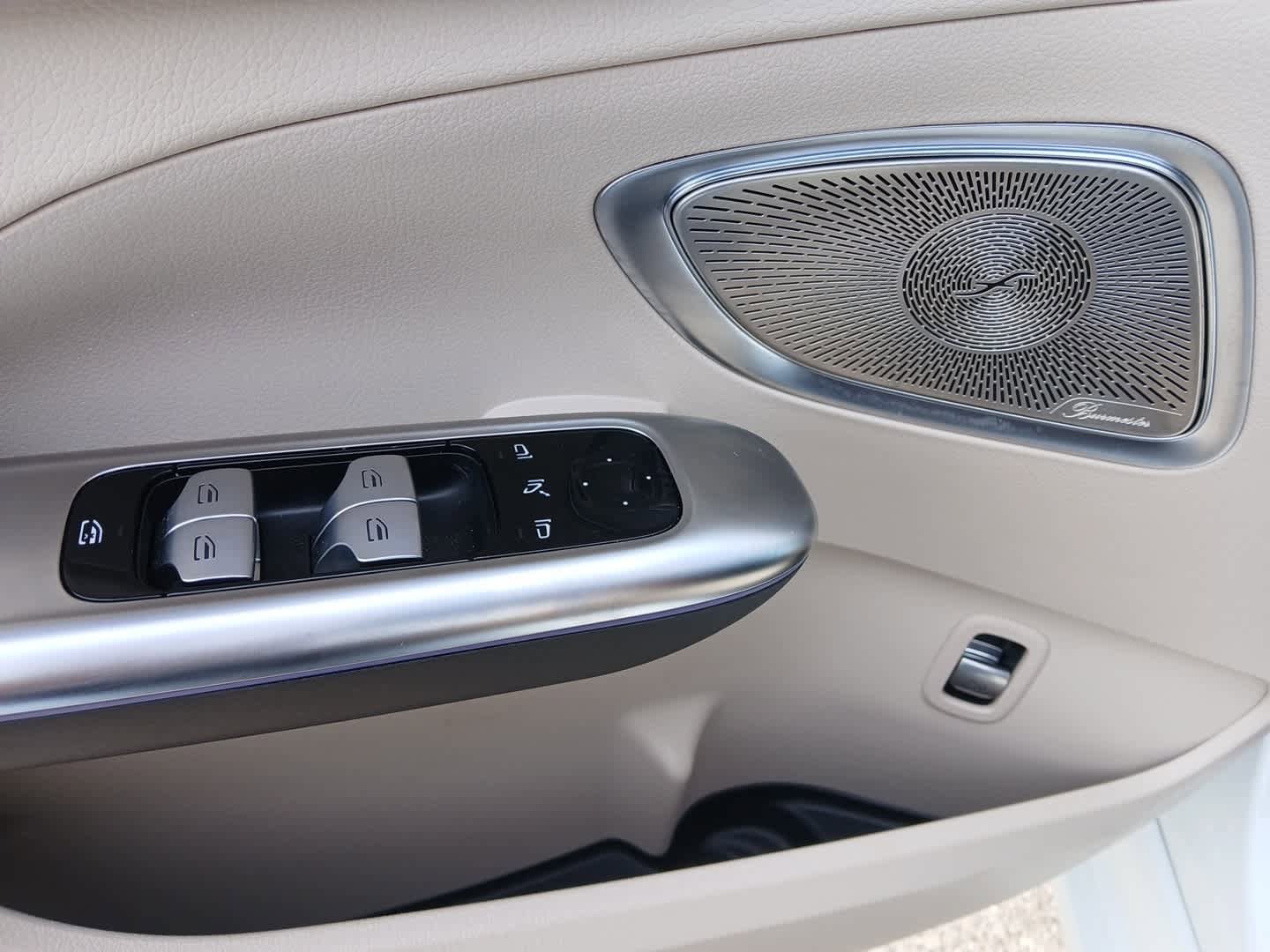 Used 2025 Mercedes-Benz C 300 Sedan image 16