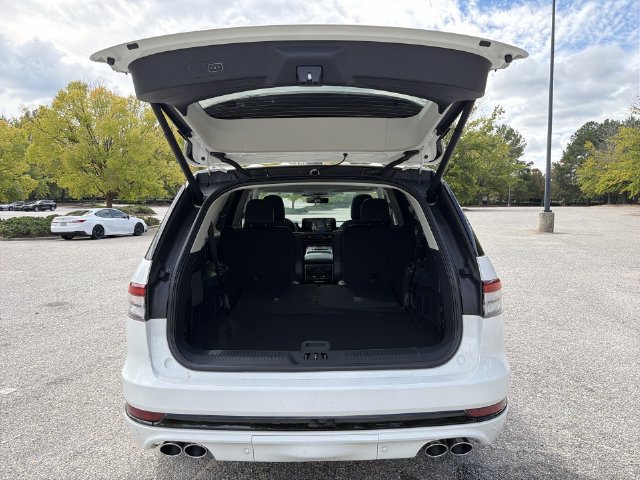 New 2027 Lincoln Aviator AWD w/ Jet Appearance Package image 26