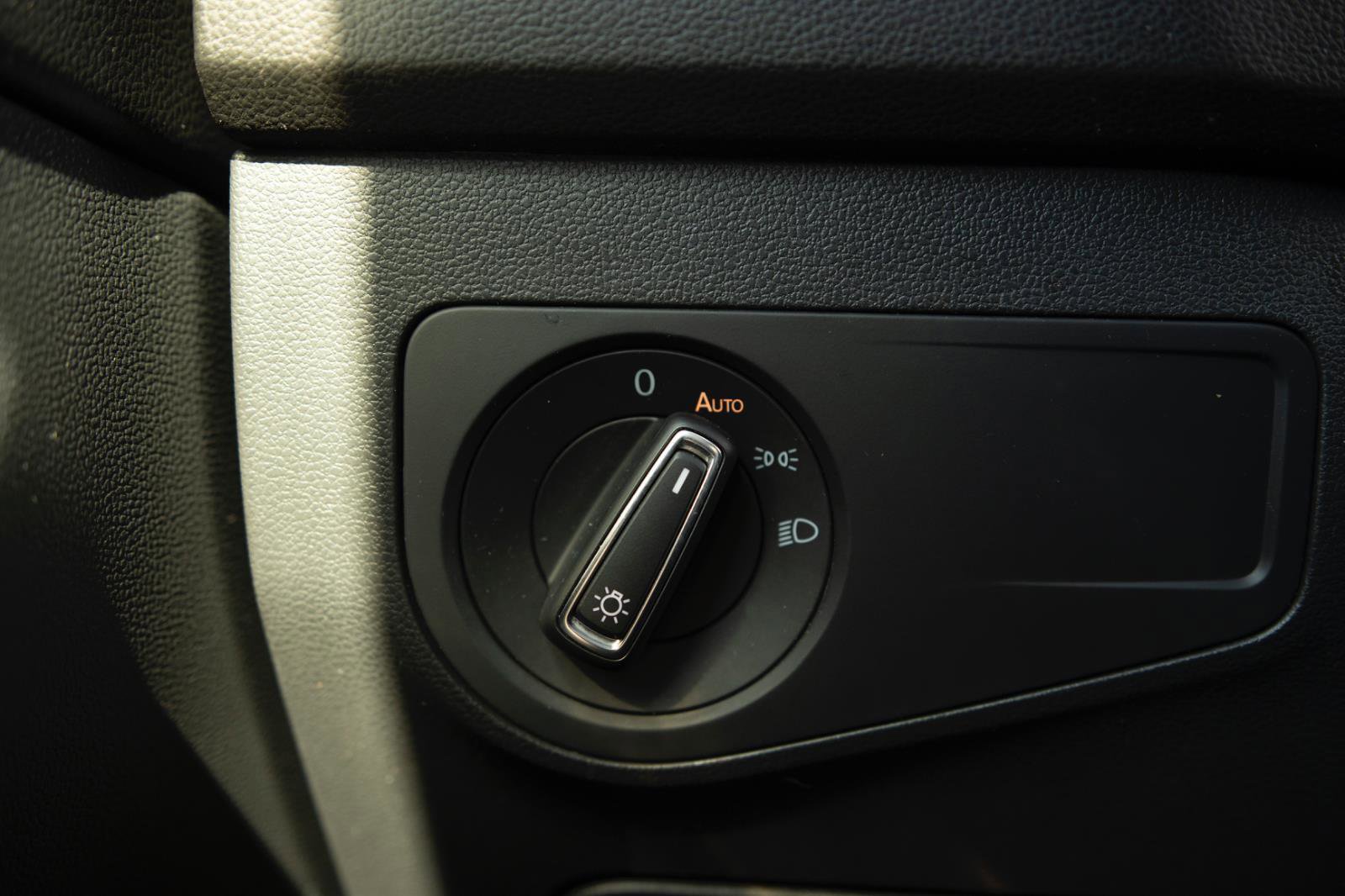 Used 2019 Volkswagen Tiguan S image 11