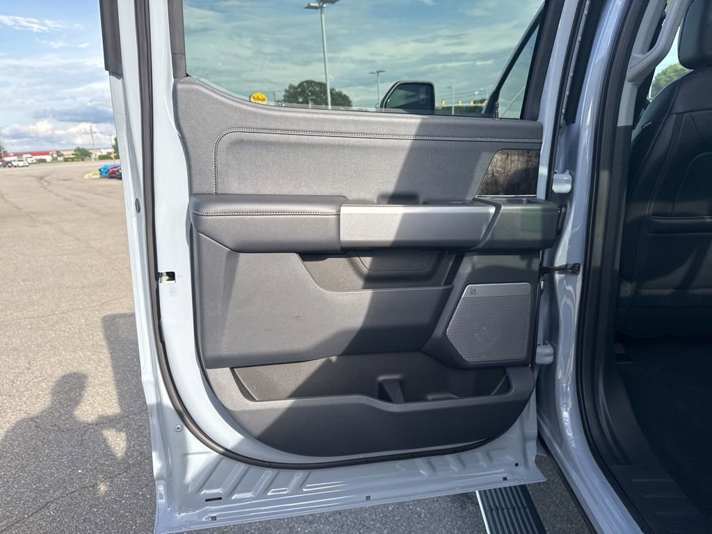 New 2025 Ford F250 Lariat w/ Lariat Ultimate Package image 16
