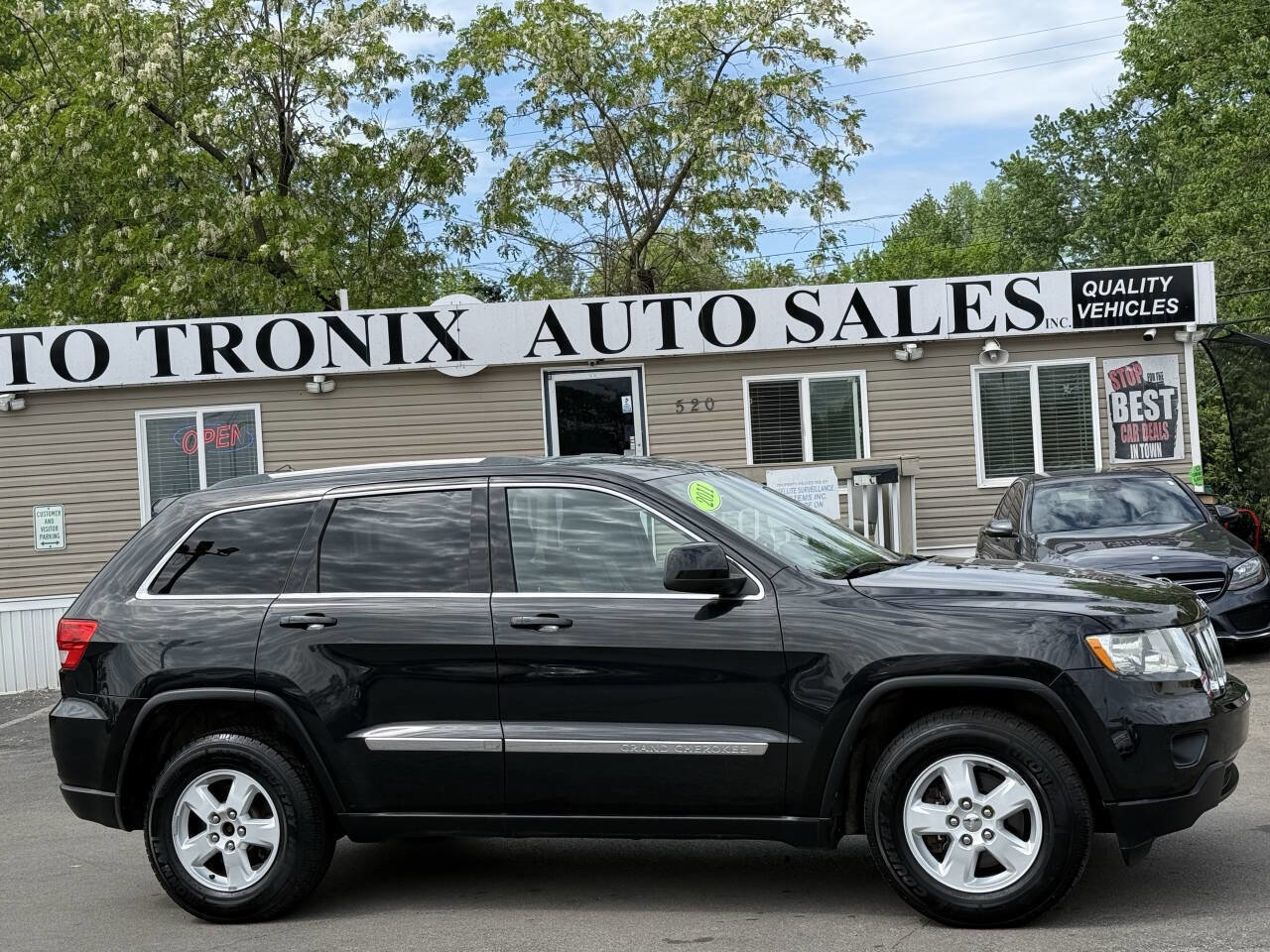 Used 2011 Jeep Grand Cherokee Laredo AWD/4WD image 24
