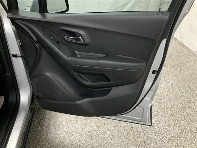 Used 2018 Chevrolet Trax LS w/ LPO, Cargo Package FWD image 20
