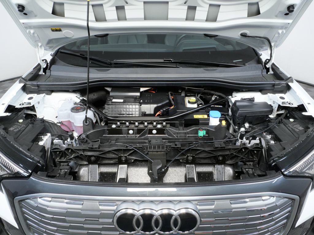 Certified 2025 Audi Q4 e-tron Prestige w/ Sport Package image 32