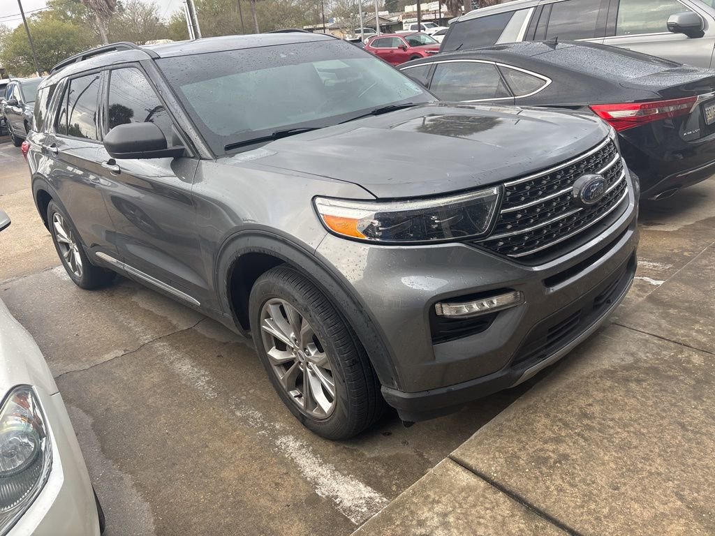 Used 2023 Ford Explorer XLT w/ Equipment Group 202A image 3